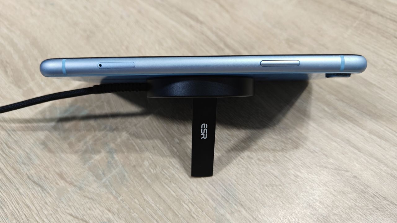 ESR HaloLock Qi2 Mini Wireless Charger