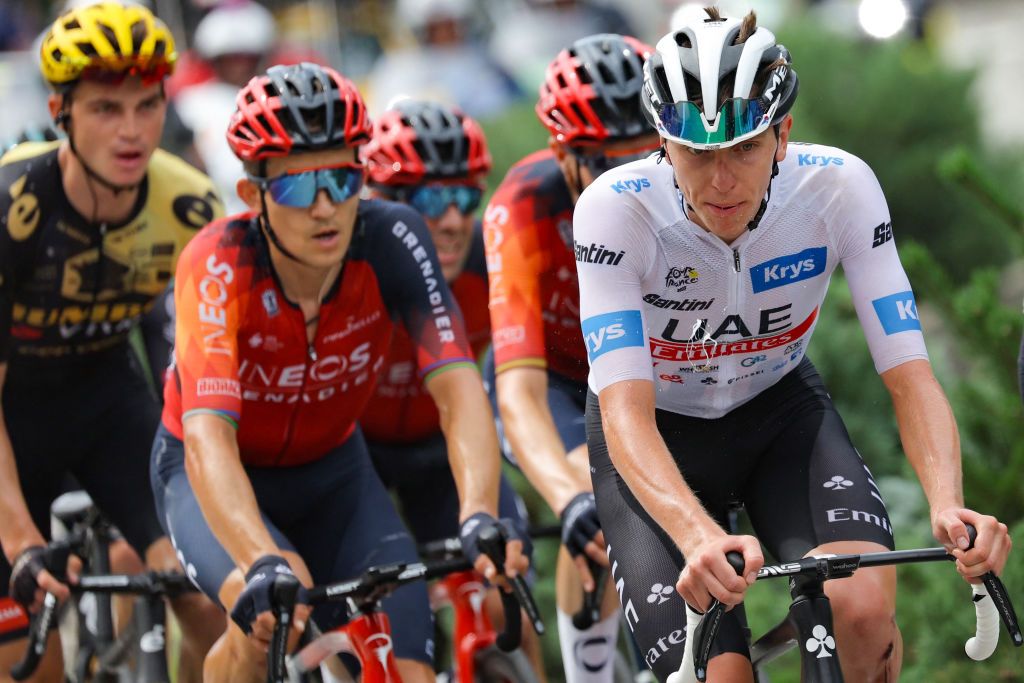 UAE Team Emirates' Slovenian rider Tadej Pogacar wearing the best young rider's white jersey (C) cycles in the pursuing group in the ascent of Col de la Loze during the 17th stage of the 110th edition of the Tour de France cycling race, 166 km between Saint-Gervais Mont-Blanc and Courchevel, in the French Alps, on July 19, 2023. (Photo by Thomas SAMSON / AFP)