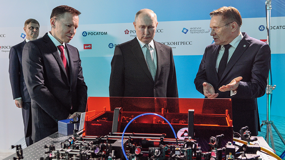 Russian Company Presents 16qubit Quantum Computer to Vladimir Putin