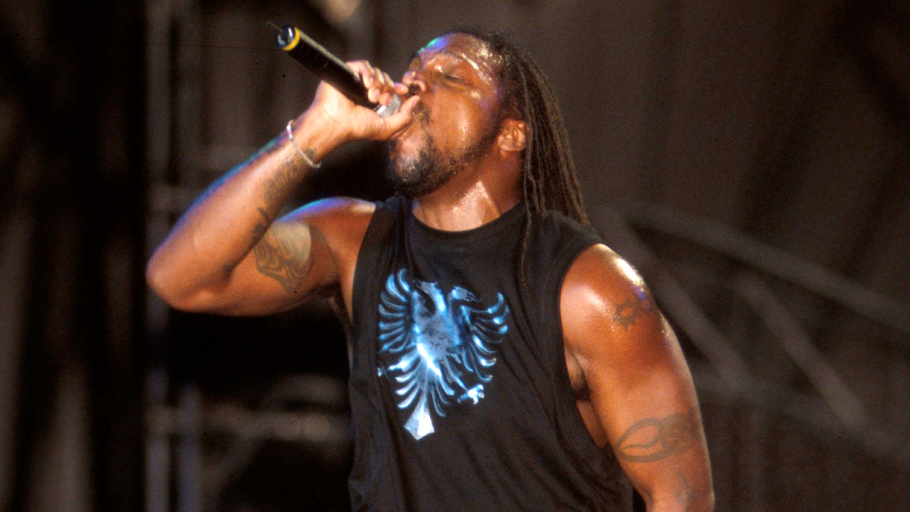 Derrick Green of Sepultura onstage in 2001