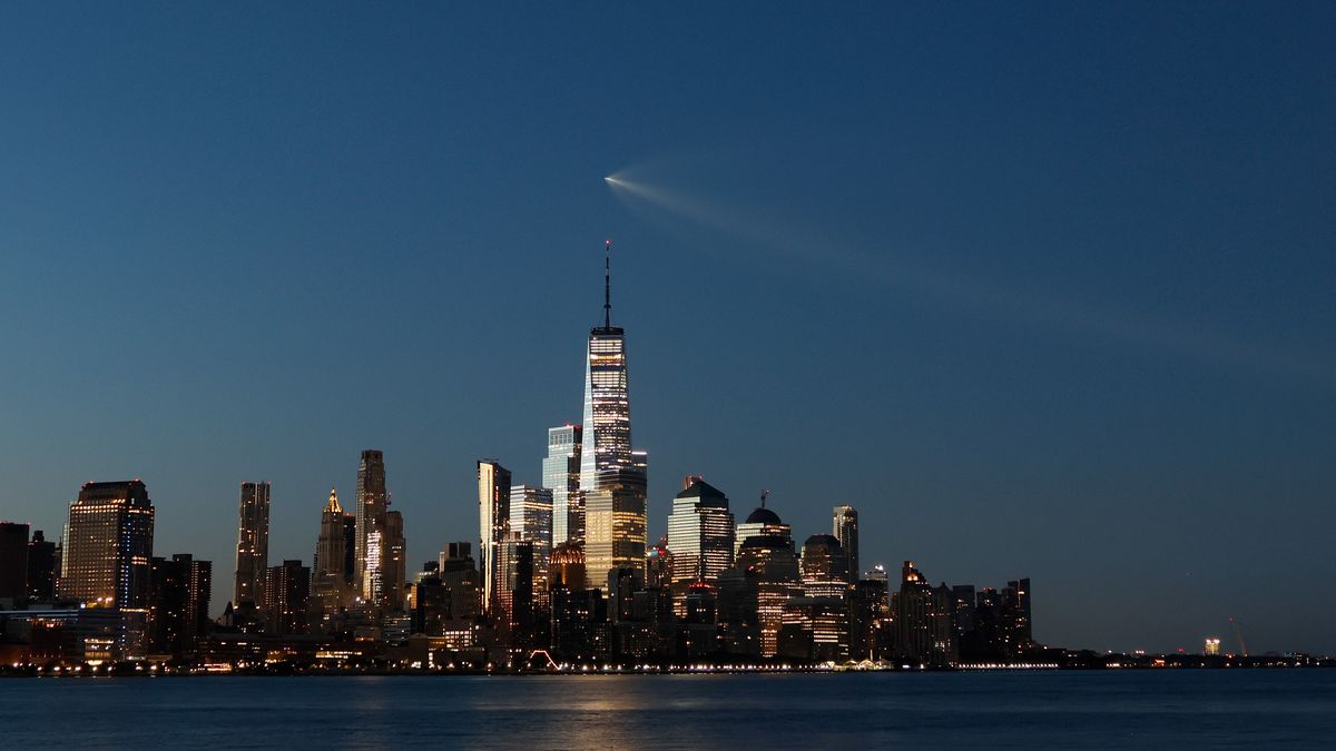 SpaceX's final Falcon 9 Starlink launch from Florida creates gorgeous 'jellyfish' over New York City (video)