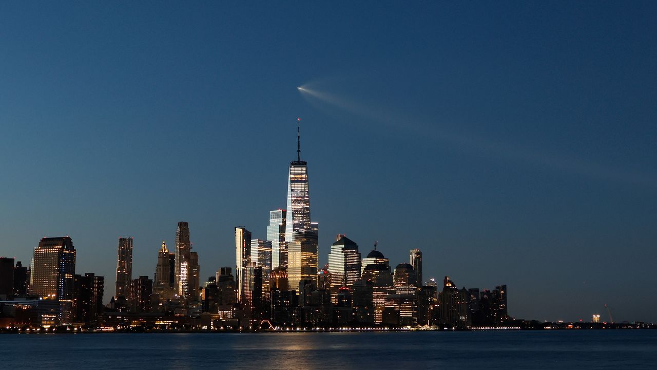 SpaceX's final Falcon 9 Starlink launch from Florida creates gorgeous 'jellyfish' over New York City (video)