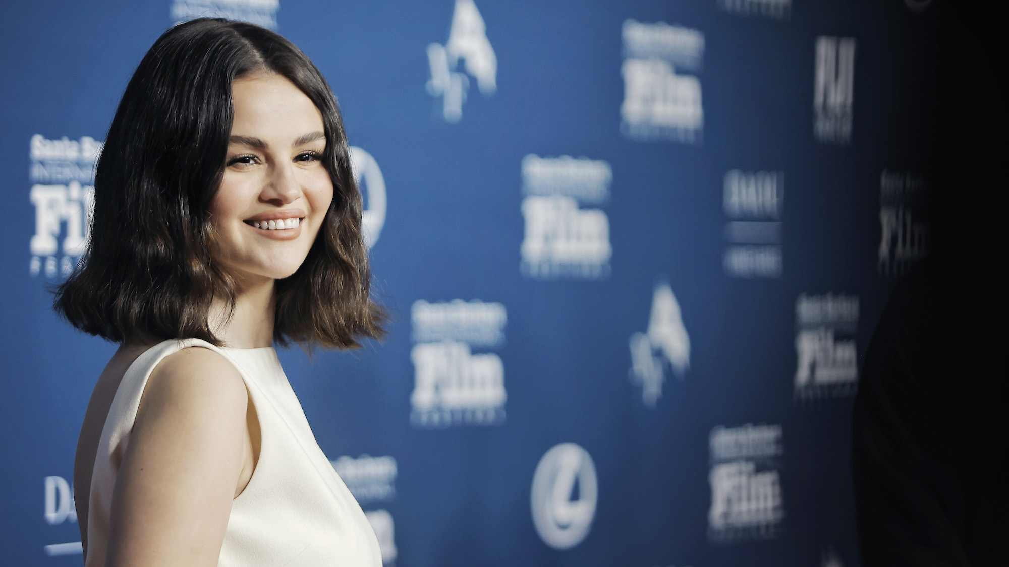 Lob hairstyles Selena Gomez with wavy lob