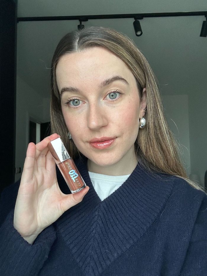 Junior beauty editor, Grace Lindsay, testing the best lip glosses