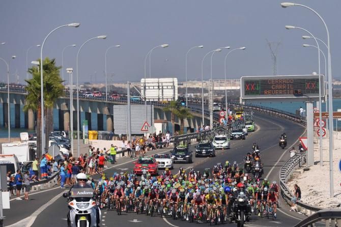 The peloton on its way to San Fernando