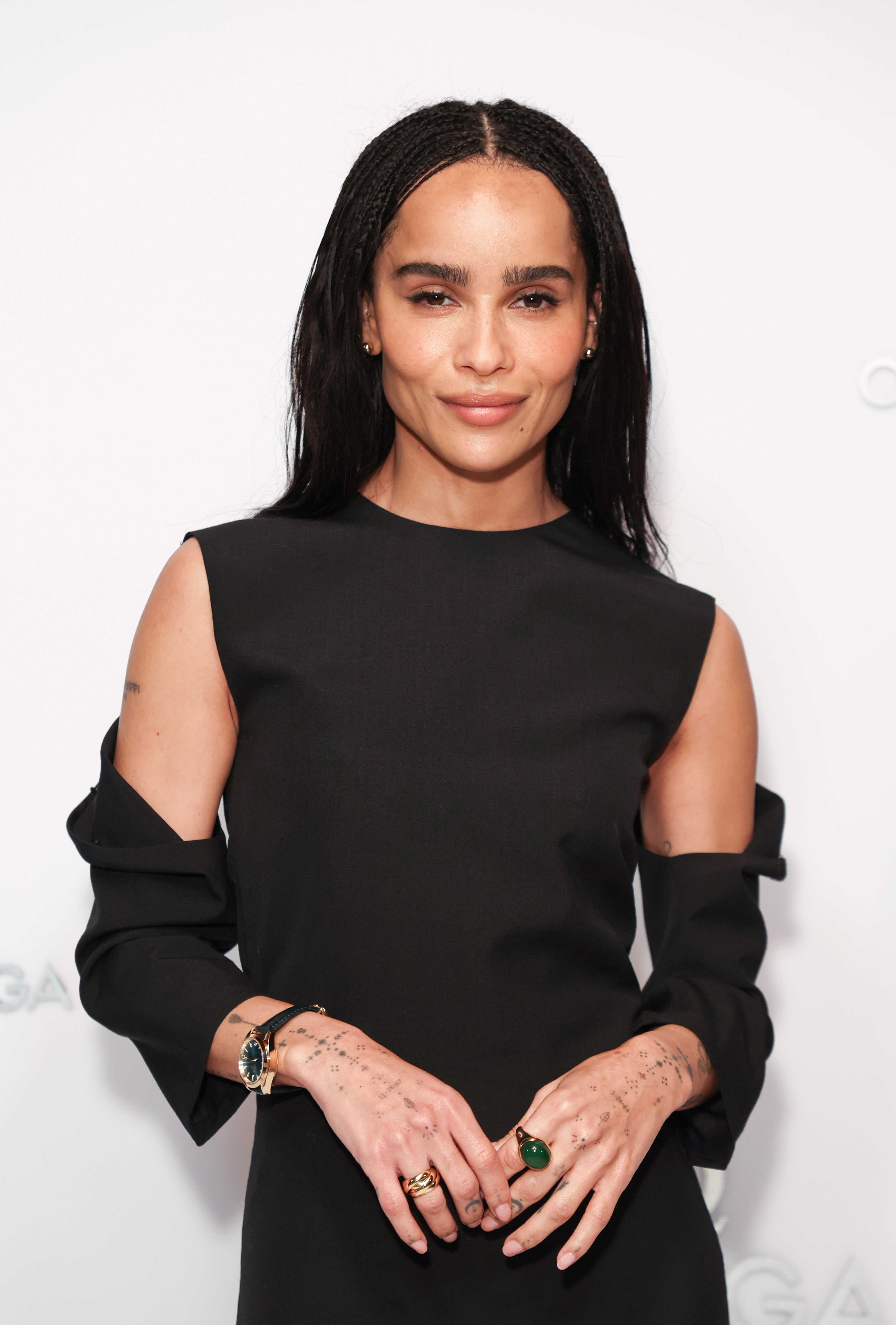 Photo of Zo&amp;euml; Kravitz with a center hair part