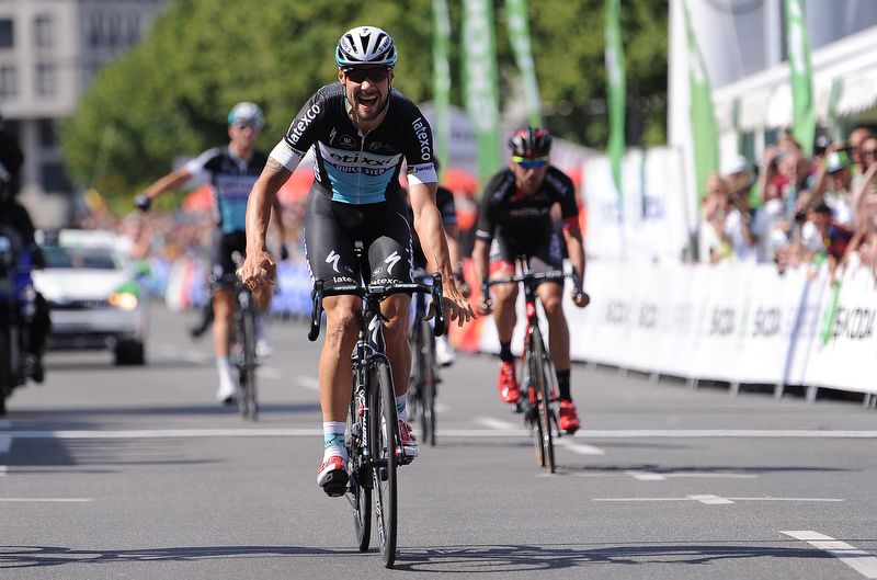 Tom Boonen wins as teammate Nikolas Maes (Etixx-Quick Step) celebrates