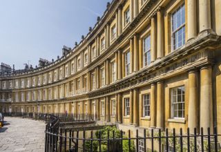 curved row of buildings in Bath, England