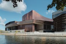&Icirc;le Seguin art centre (called Large)