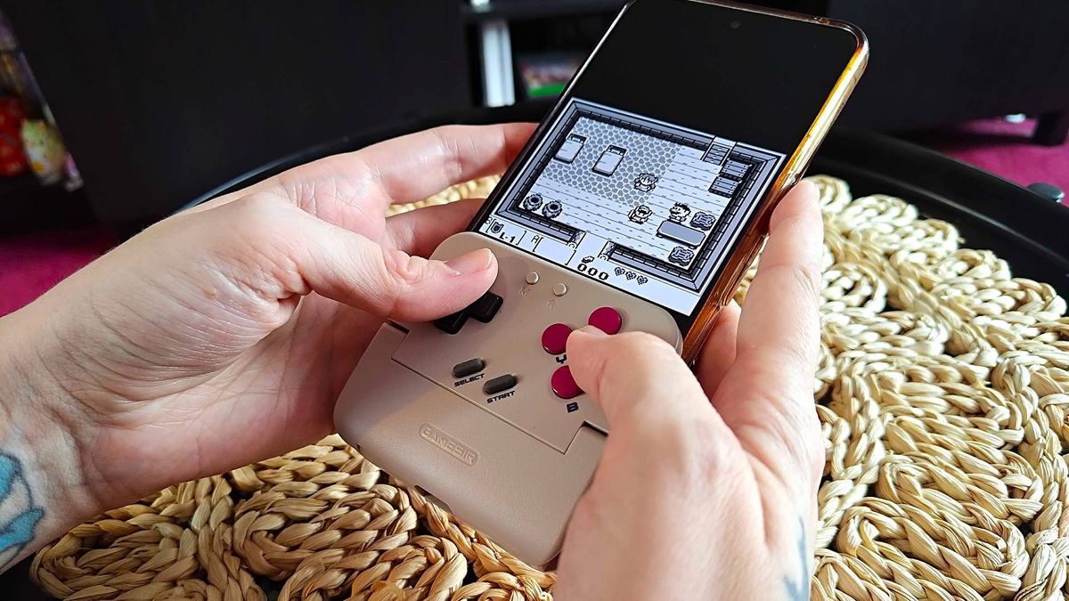 Hands using GameSir Pocket Taco to play Zelda: Link's Awakening.