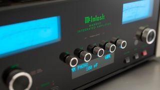 Integrated stereo amplifier: McIntosh MA8950