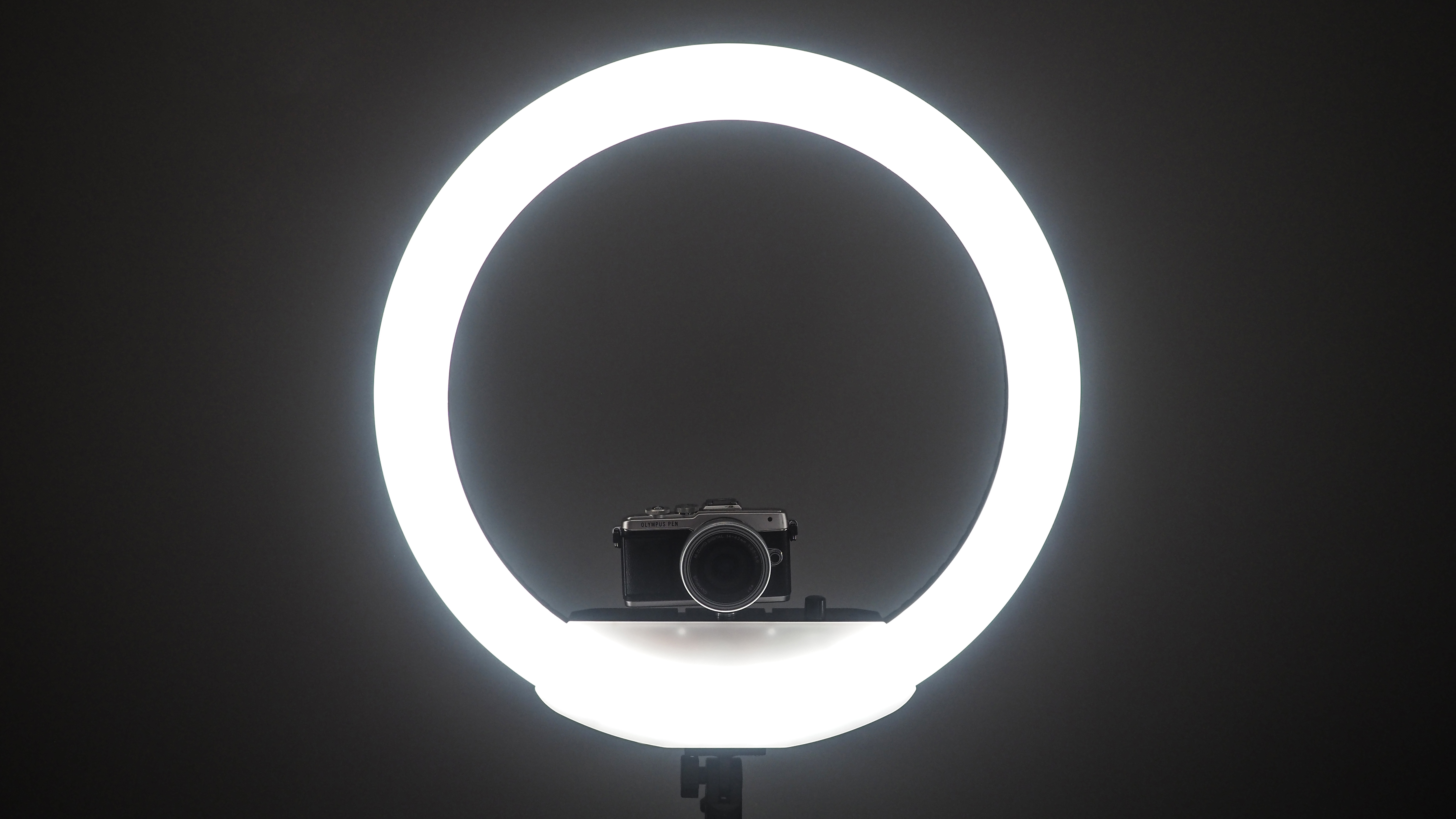Wireless 18'' Ring Light (The Complete Kit)