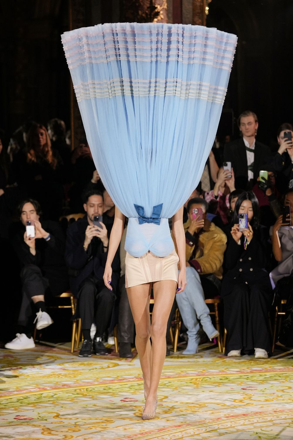 Spring 2023 couture: viktor &amp; rolf