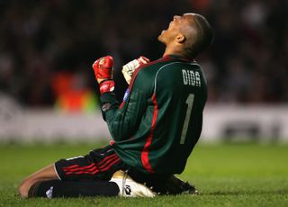 Dida celebrates an AC Milan goal against Manchester United in the Champions League in 2007.
