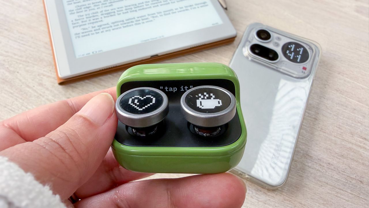  I am unashamedly in love with the adorable Boox Tappy ereader page turner — but I'm heartbroken it doesn't work with my Kindle 