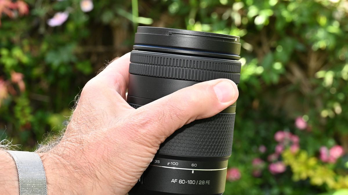 LK Samyang AF 60-180mm f/2.8 product image