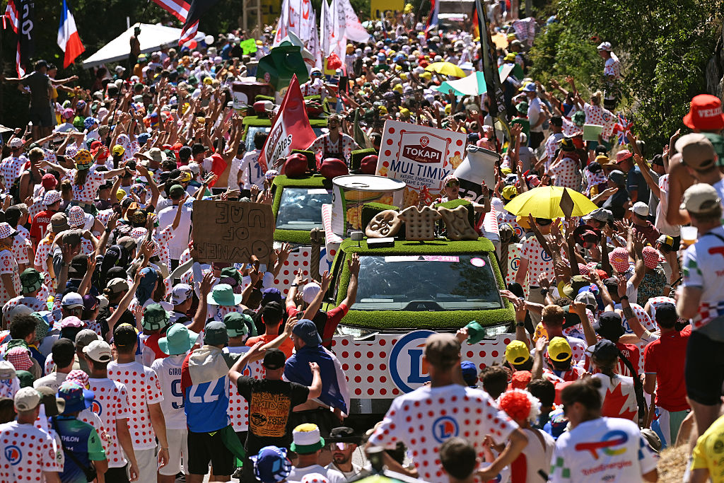 View of the caravan in Alpe d&amp;amp;apos;Huez (1835m) during the 113th Tour de France 2026, Stage 19