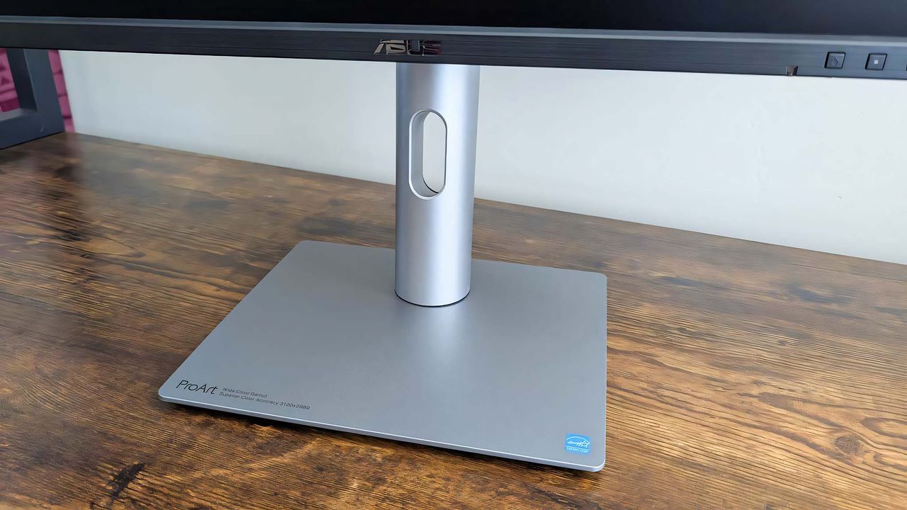 The ASUS ProArt PA27JCV's base.