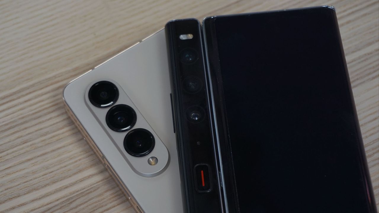 Samsung Galaxy Z Fold 4 and Huawei Mate Xs 2 cameras