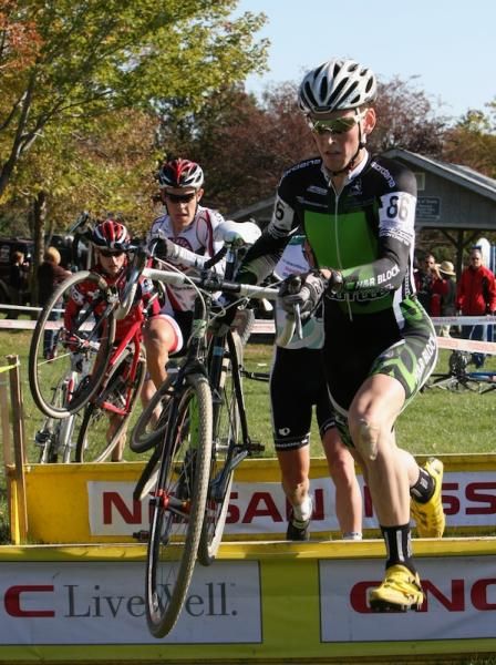 Andrew Watson (Norco Factory Team) caught onto the chase group lead by Aaron Schooler (Team H&amp;R Block Kona)