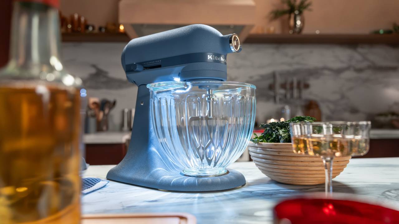KitchenAid Luminaire Design Series Artisan Plus 4.7L Tilt-Head Stand Mixer with Fluted Glass Bowl