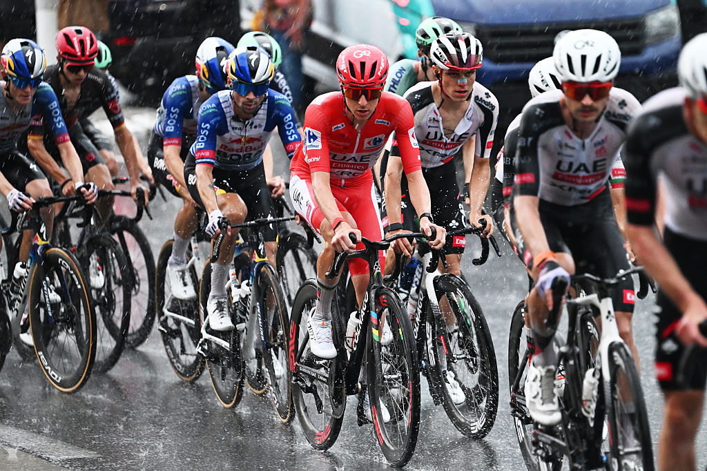 As it happened: Vuelta a España stage 3 comes to a premature end