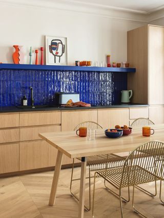 Wooden kitchen with blue kitchen splashback