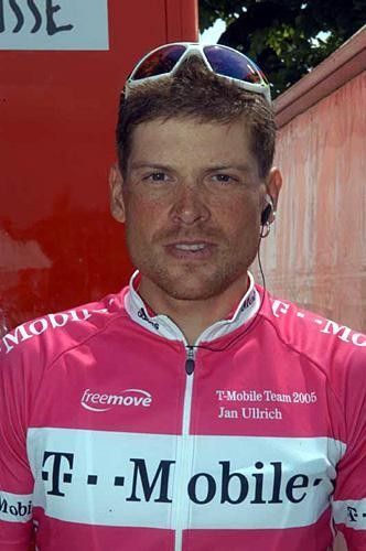 Jan Ullrich (T-Mobile) prepares for another day