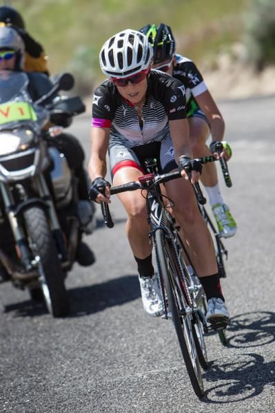 Evelyn Stevens (Specialized-Lululemon) launches her attack.