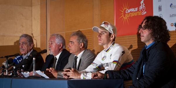 Charalambos Lottas (General secretary NOC), Nakis Michaelides, President of C.C.F., Alekos Orountidis, President of Cyprus Tourism Organization, world champion Jaroslav Kulhavy and Michales Hadjioannou, CEO of Bikin Cyprus Event Management