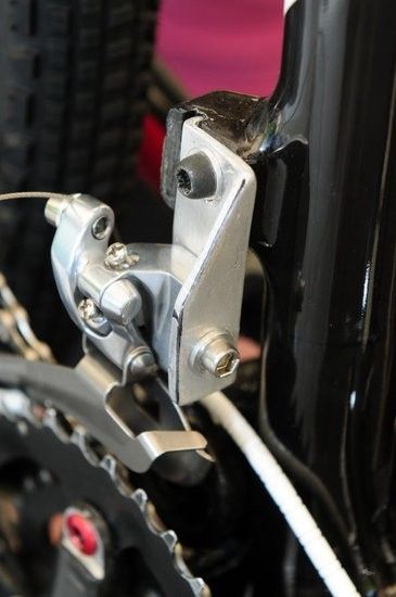 Production bikes will come with a direct-mount front derailleur but team mechanic Matt Opperman has crafted a custom bracket to accommodate the team's two-chainring and road derailleur preference.