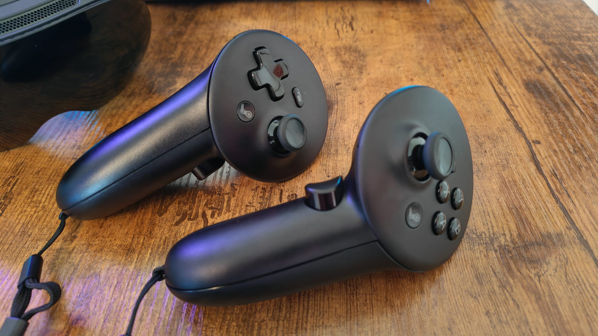 The Steam Frame controllers