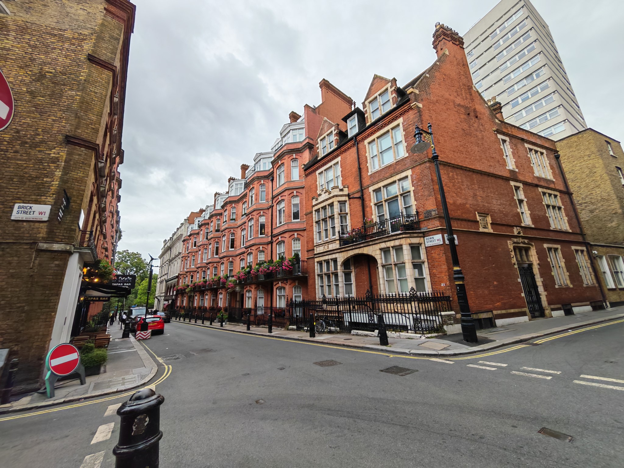 Honor Magic V5 review photos in London