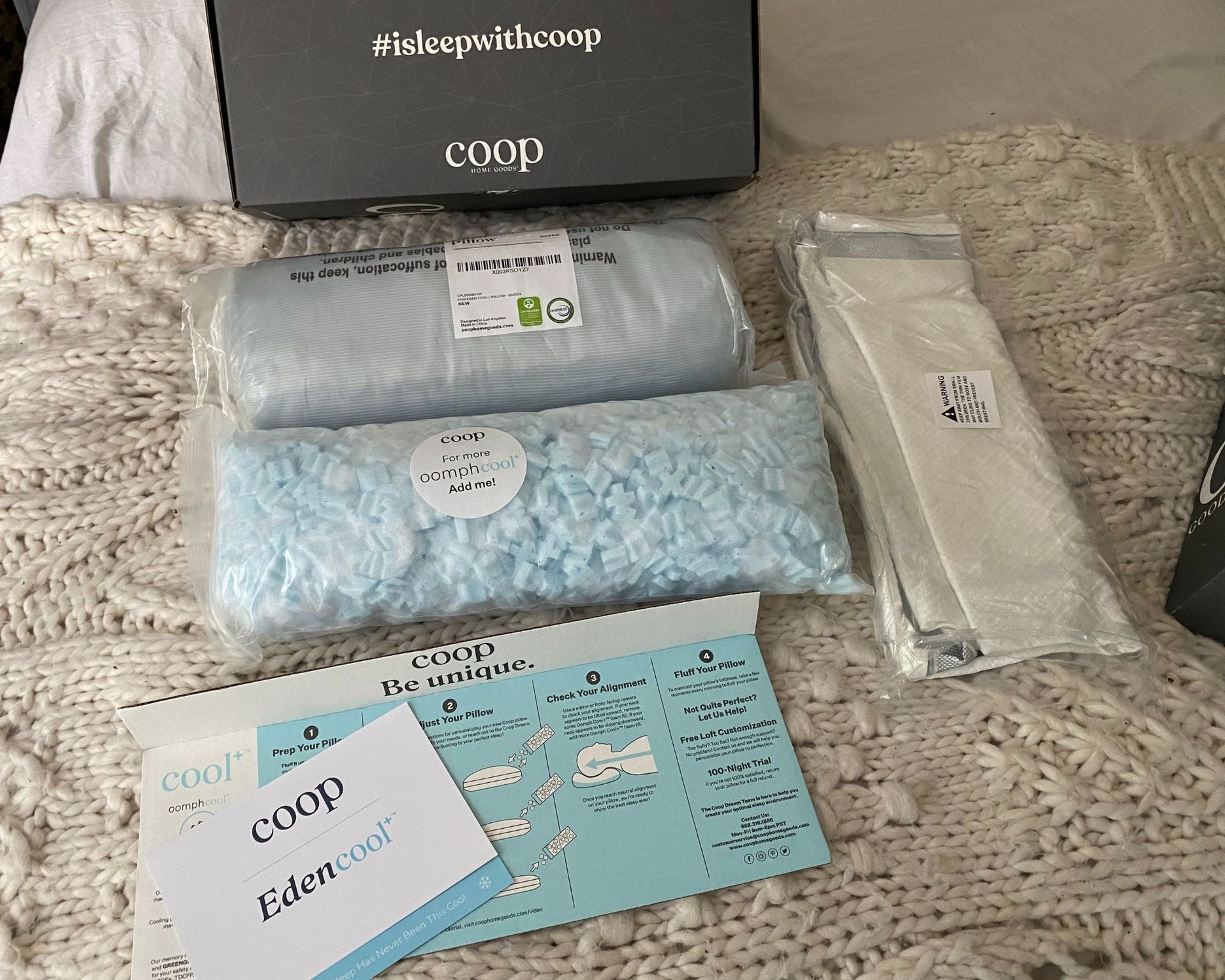 Coop Home Goods Eden Cool + Bantal out of the box dengan semua kemasan dan informasi