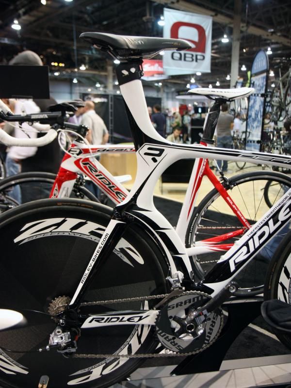 The curvaceous seat tube and R-Flow Jetfoil seat stays on the Ridley Dean helps direct air around the rear wheel while the rear brake caliper is moved down below the chain stays.
