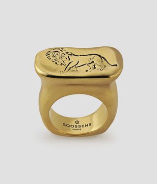 Gold ring with lion on