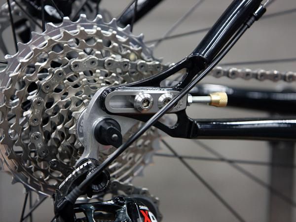 Sliding dropouts on Cielo's steel hardtail allow for geared or singlespeed setups.