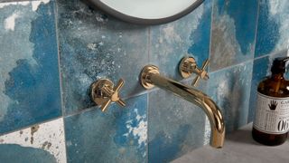 blue tiled bathroom splashback