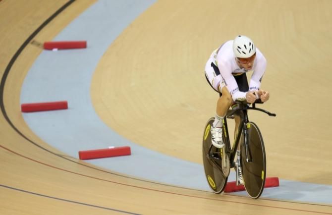Australia's Glen O'Shea round the turn in the omnium pursuit