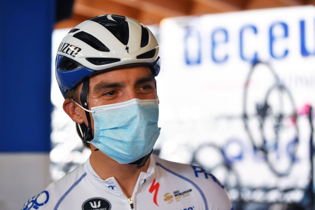 Julian Alaphilippe wears a mask before training