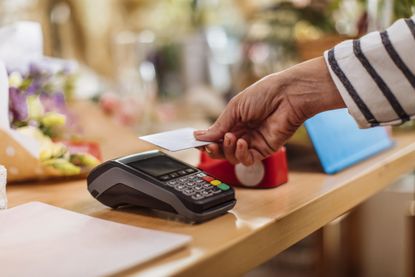 Contactless paying with credit card