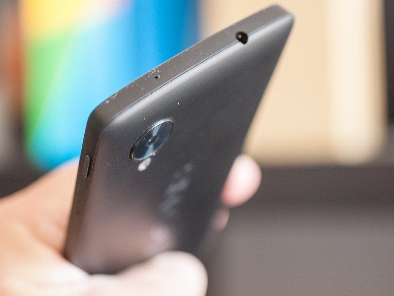 LG Nexus 5 &mdash;&nbsp;flat, but round.