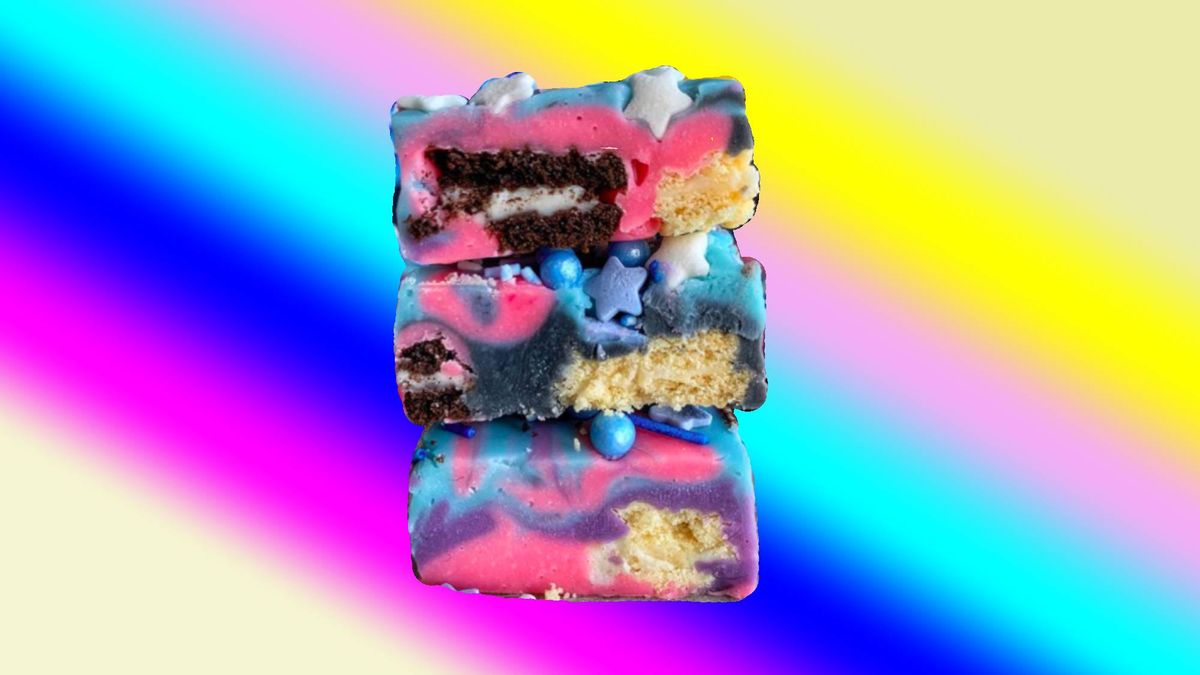 Le Galaxy Fudge est la dernière tendance virale en matière de pâtisserie et il est ridiculement facile à préparer.