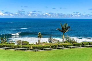 Vijay Singh's Hawaiian home has almost a mile of oceanfront access
