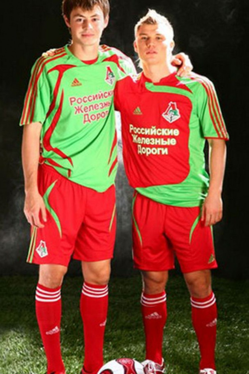 50-worst-football-kits-ever-32-1556697307-H924-column-width-inline