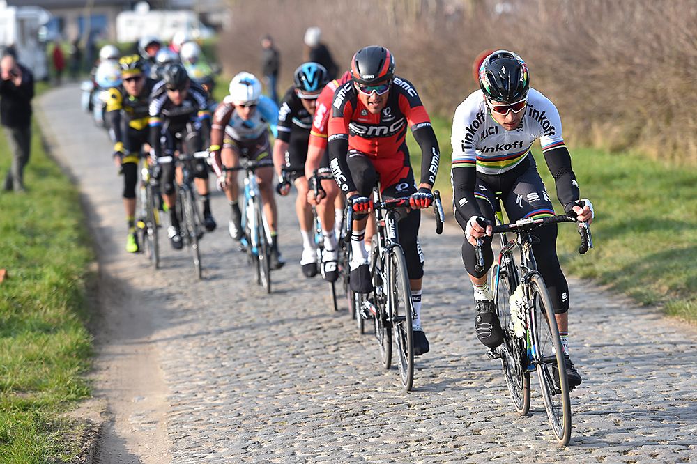 Five-man breakaway at Omloop Het Nieuwsblad