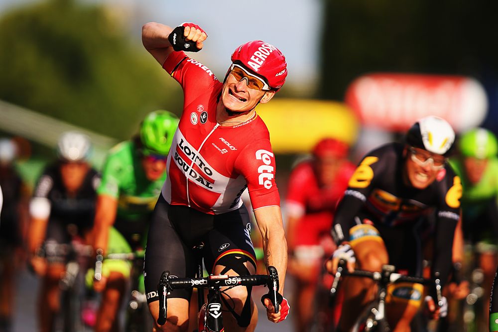 Andr&eacute; Greipel (Lotto Soudal) wins on the Champs-Elys&eacute;es