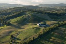 Montrose owner buys RdV Vineyards, to be renamed Lost Mountain