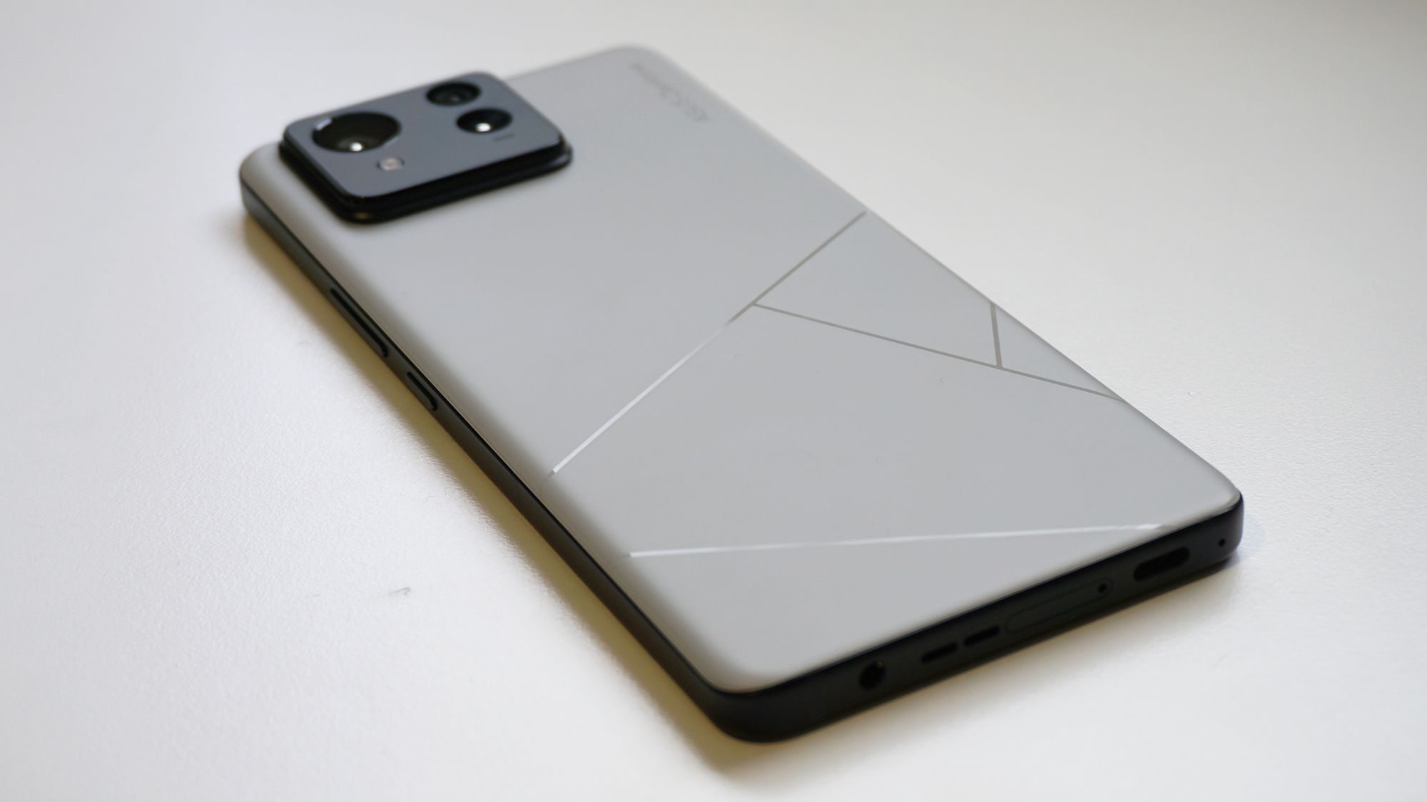 Asus Zenfone 11 Ultra shirks predecessors' best feature in