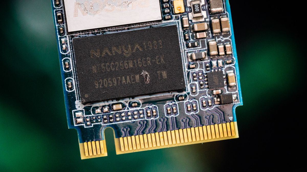Enmotus FuzeDrive P200 M.2 NVMe SSD